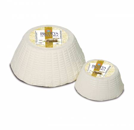 Ricotta di pecora prodotta con latte ovino della campagna romana.